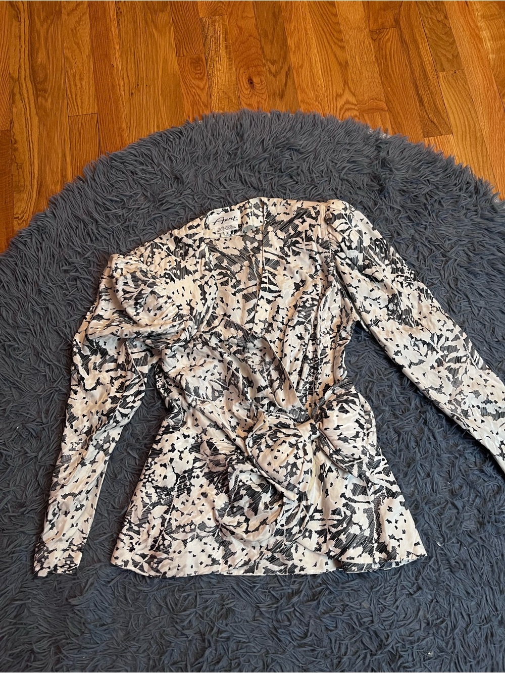 Aseret Vintage Abstract Print Bow Waist 100% Silk Blouse Black & White Size 8